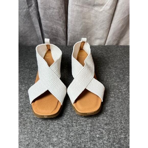 Andre Assous Naira Sandal Women's White Sz 39 - Picture 2 of 11